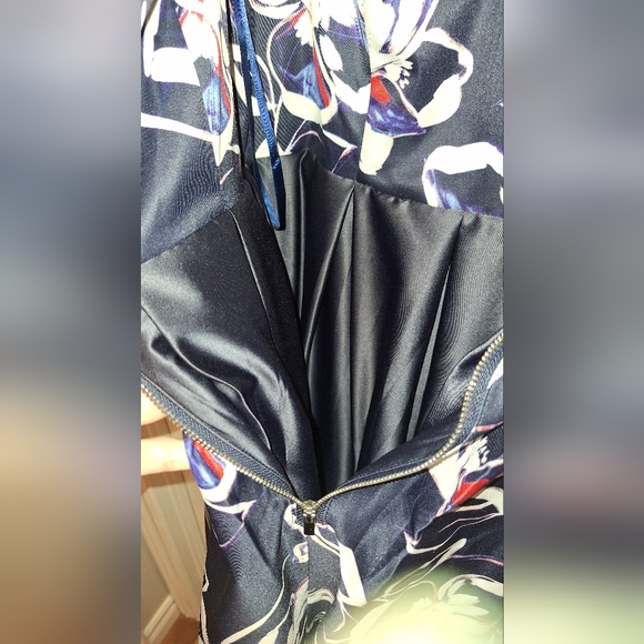 Dress - Picture 4 of 5